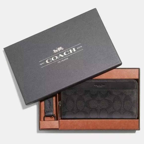 SOLD/Authentic Coach sign. Leather wallet/keychain - Picture 4 of 5